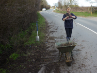 28.03.2010 - Rod Lord - Fifield Road near speed bump - Volunteers clear ditch - Louise Shenston