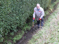 20.02.2011 - Rod Lord - OGAFCA volunteers on Oakley Green Road - Gren Annetts in ditch along boundary of Braywood Lodge